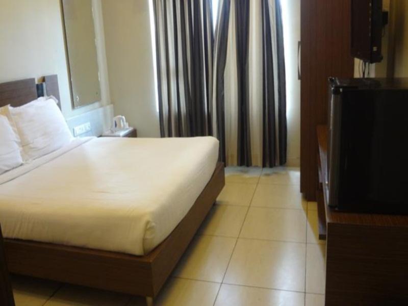 Hotel Sheela Shree Plaza Jhānsi Esterno foto