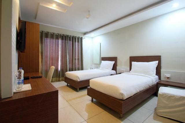 Hotel Sheela Shree Plaza Jhānsi Esterno foto